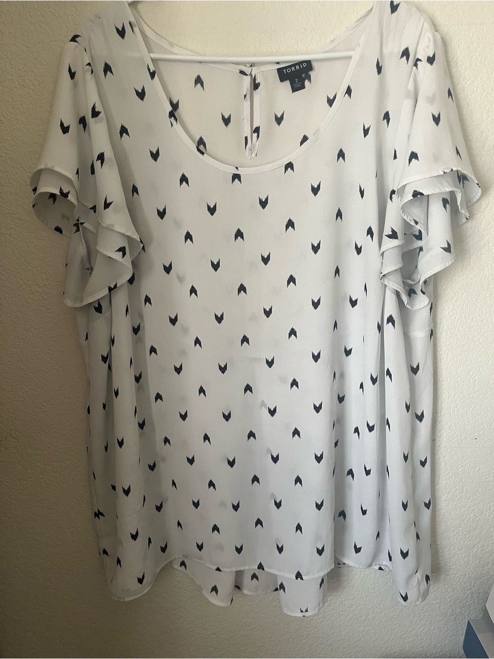 torrid White Blouse with Black Heart Print - Picture 2 of 8